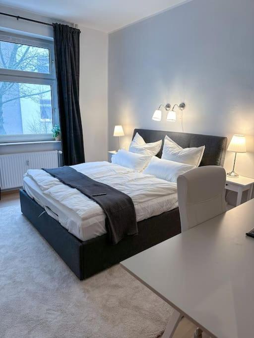 Modern City Apt. -With 2 Tv, Netflix And Work Desk Έσσεν Εξωτερικό φωτογραφία